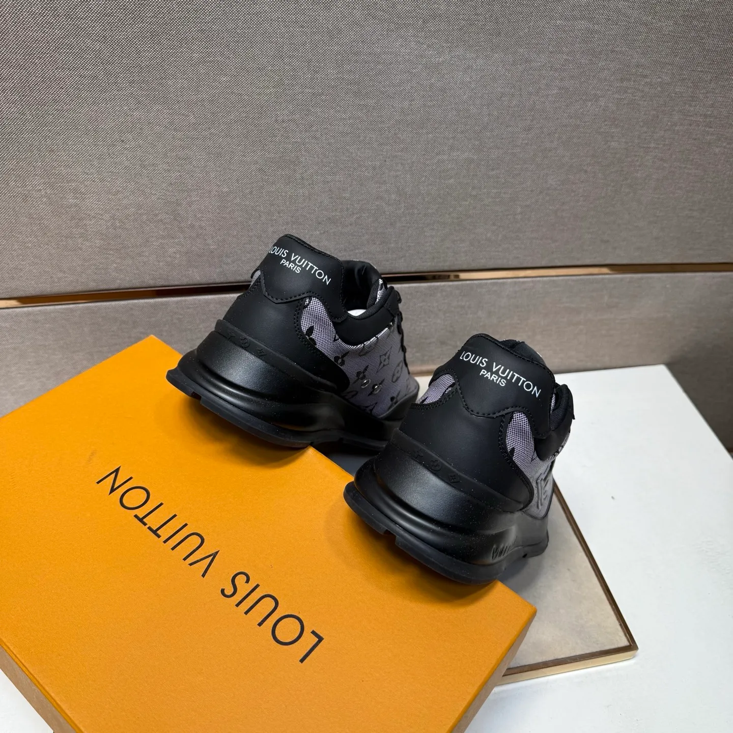 ⬛️Men's shoes 💰p442 [LV～] Men's casual shoes 2025z cabinet sales simultaneously 🔶Size: 38-44#️⃣ 🔷2 colors🔜The upper is made of multi-material splicing➕Mesh lining, comfortable and breathable, sole: original comfortable and wear-resistant outsole, ⚠️real thing📱photographed🎬real thing is better📢📢📢